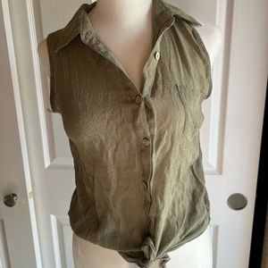 Sleeveless green sunny blouse size small